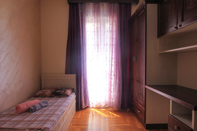 Меблированная квартира с тремя спальнями в Будве