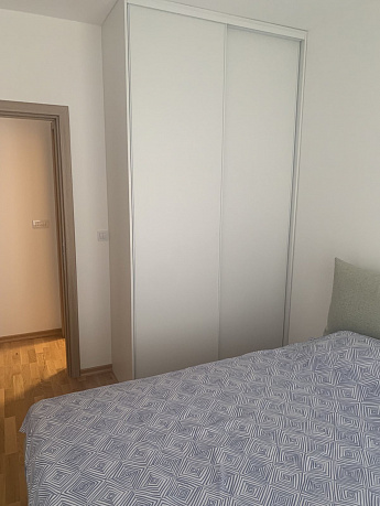 Меблированная двухкомнатная квартира в новом комплексе в Будве