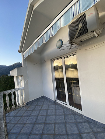Квартира в Доброте с панорамным видом на море