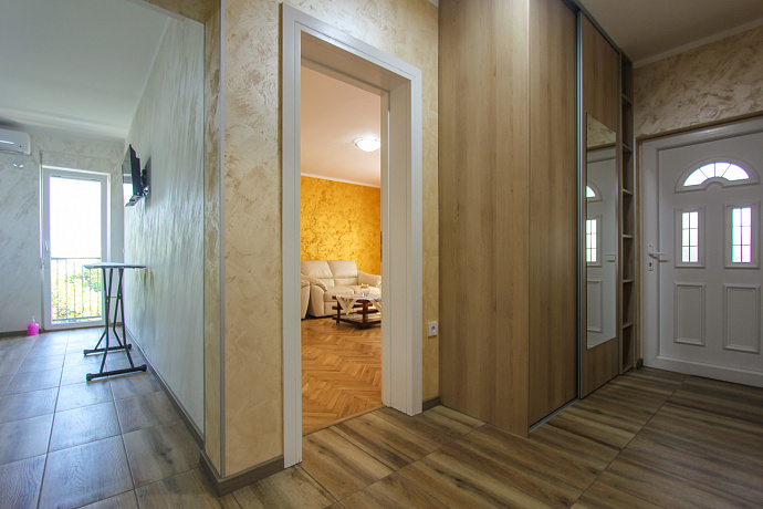 Квартиры с 2 спальнями в очаровательном 3-этажном доме в Баре