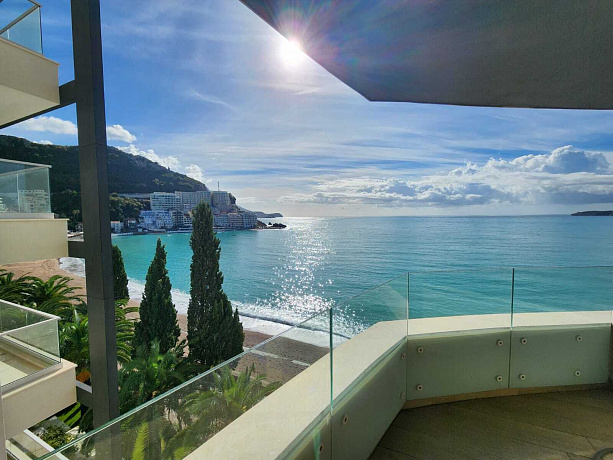Продается светлая квартира в Рафаиловичи с панорамным видом на море