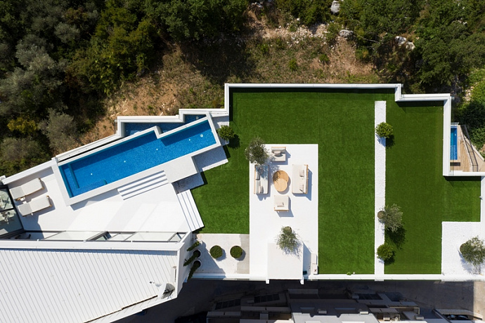 Уникальный пентхаус с бассейном и садом на крыше