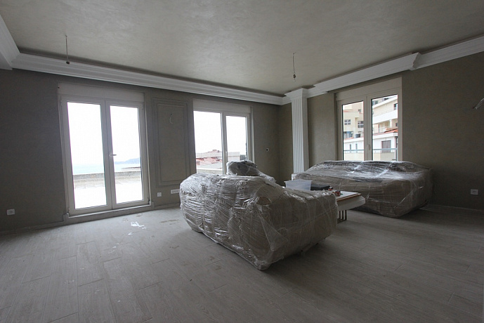 Квартира с большой террасой и прекрасным видом на море в Бечичи