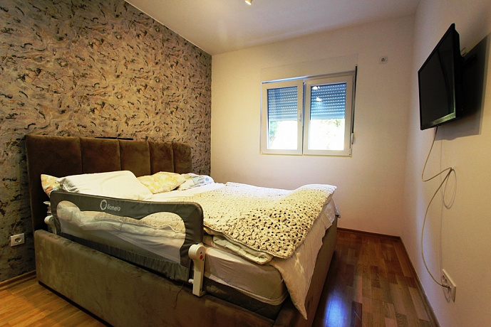 Квартира с тремя спальнями в новом комплексе в Будве