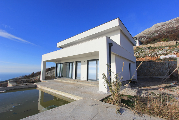 Двухэтажный дом с приватным бассейном и панорамным видом на море 