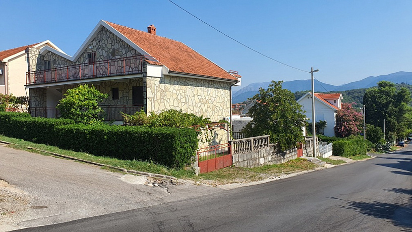 На продажу трехэтажный дом на полуострове Луштица