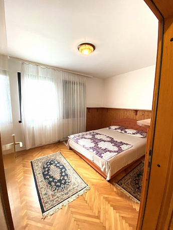 Квартира с двумя спальнями в Тивате 