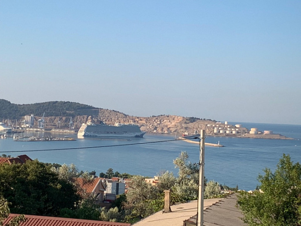 Двухэтажный дом с панорамным видом на море в Шушань