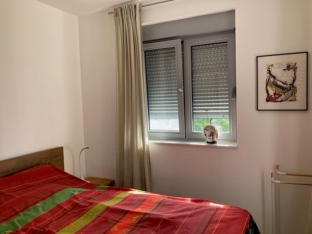 Квартира 50м2 с одной спальной комнатой и видом на море в Петроваце