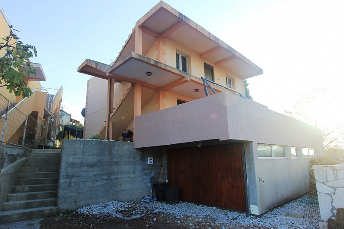 Трёхэтажный дом в Баре