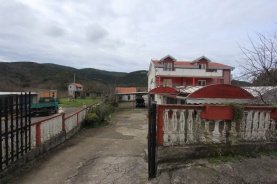 Дом с коммерческим помещением в районе Радановичи