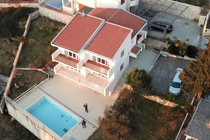 Двухэтажный дом с панорамным видом на море