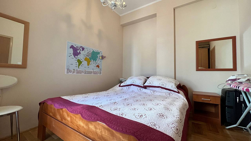 Квартира с двумя спальными комнатами в доме с бассейном в Будве