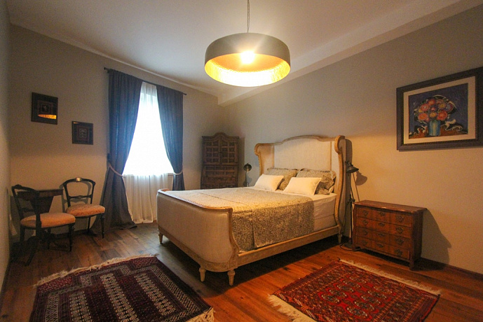 Очаровательная двухуровневая квартира в самом сердце старого города Будвы